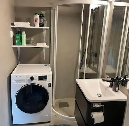 דירה Practical Near Center *